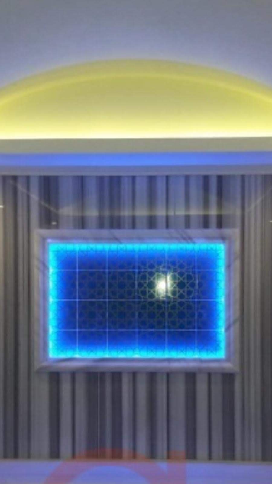 Işıklı çini pano: Arkadan aydınlatmalı geometrik cam-çini yüzey